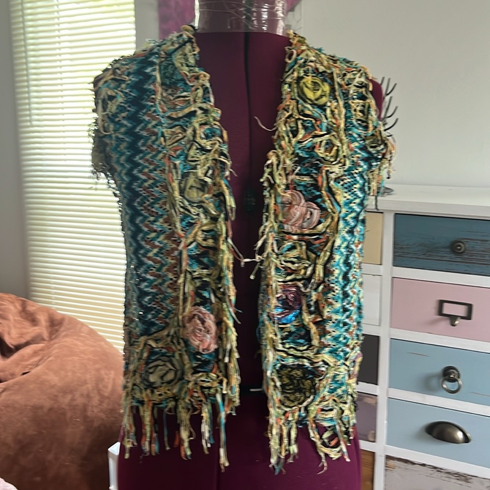 Artsy boho fringe multicolored whimsical floral pattern vest - Picture 3 of 12
